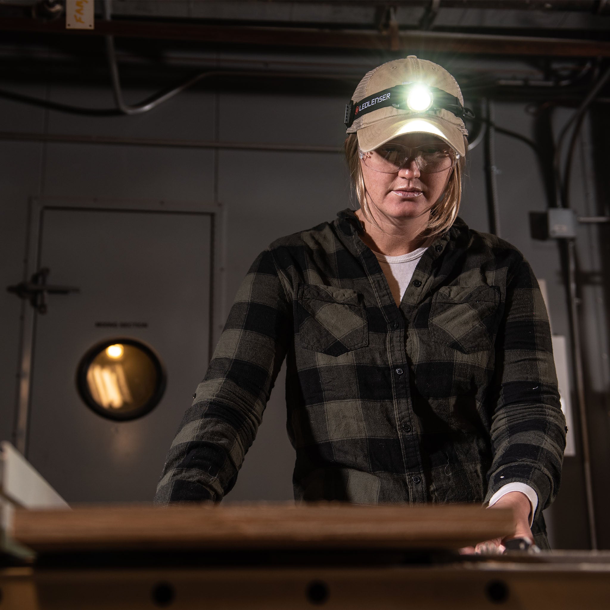 H8R head torch female carpenter