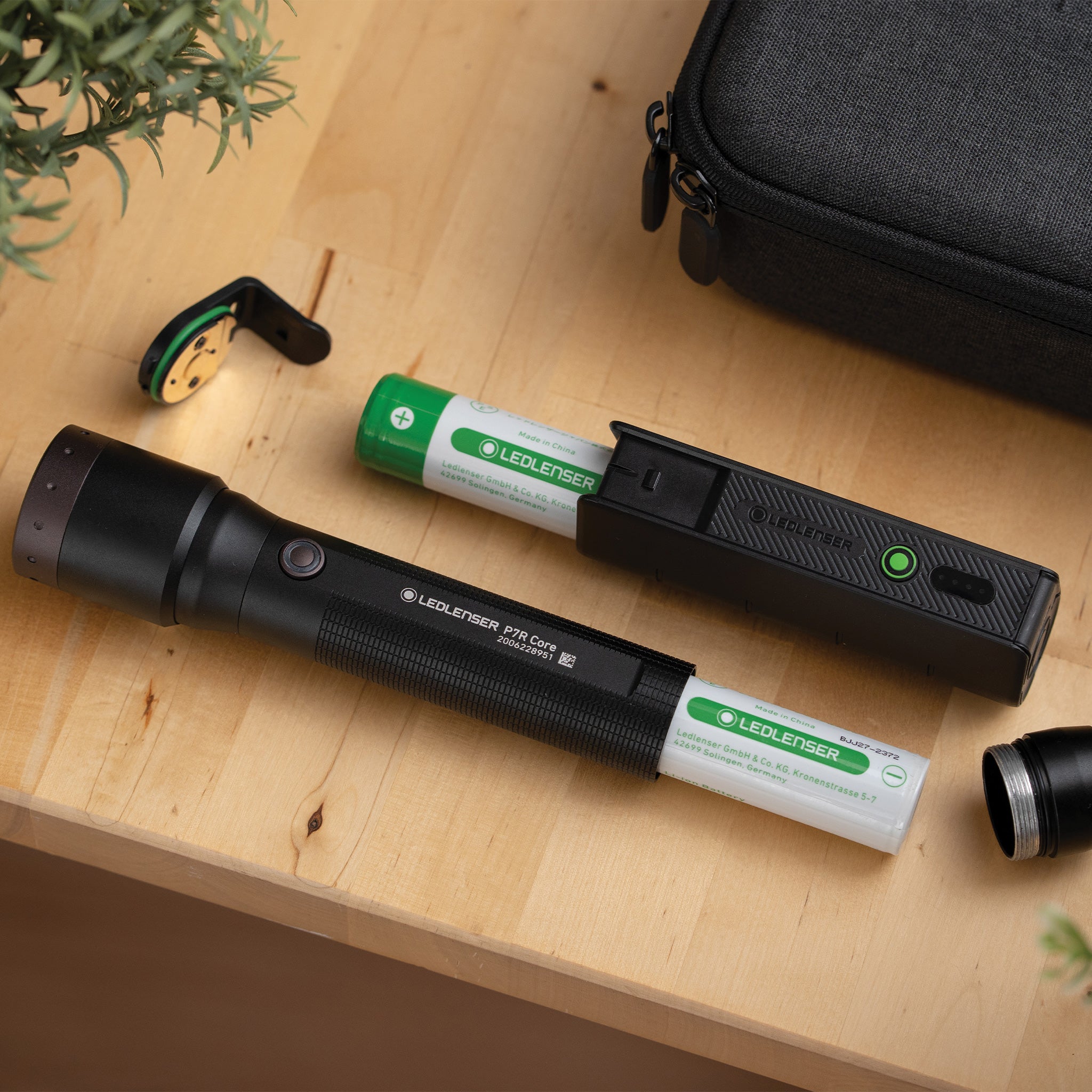 FLEX5 Li-ion Power Bank Plus 4500mAh, Includes 1 x 21700