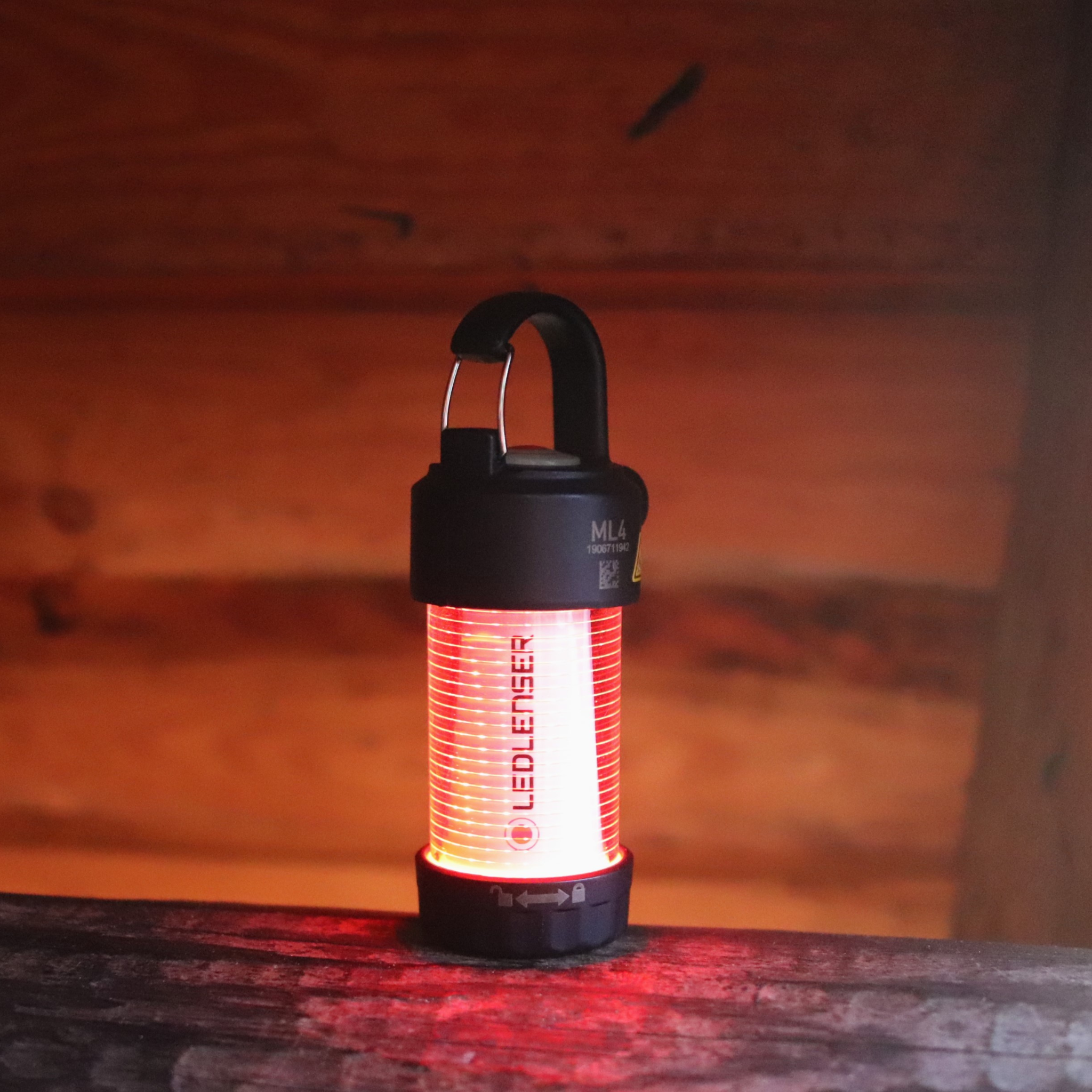 LED LENSER ML4 ICE LIGHT BLACK Lanterna a luce Fredda da 300 LUMENS e LED LENSER ML4 ICE LIGHT BLACK Lanterna a luce Fredda da 300 LUMENS e