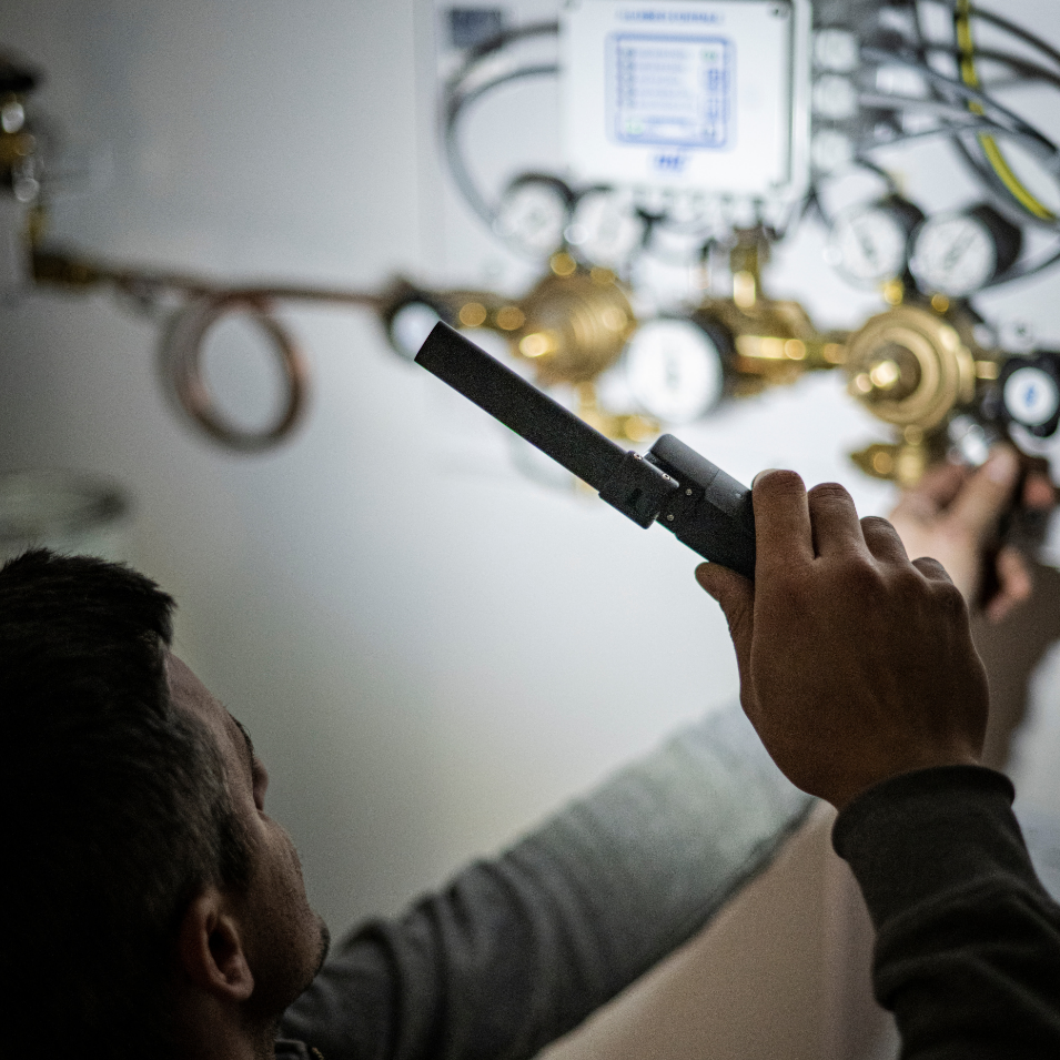 W6R WORK Rechargeable Rotating Inspection Light, 500 Lumens