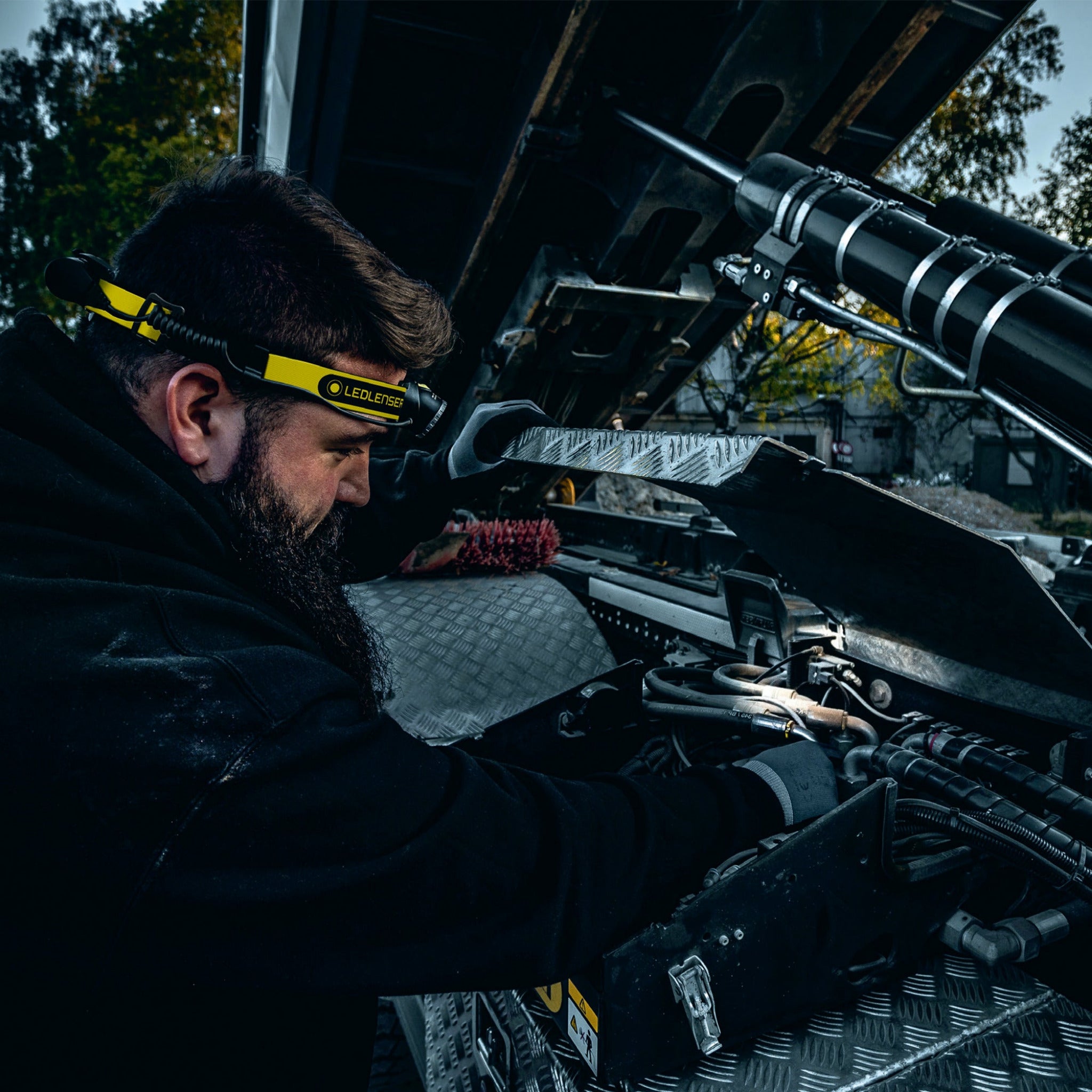 iH8R Rechargeable Head Torch, 600 Lumens